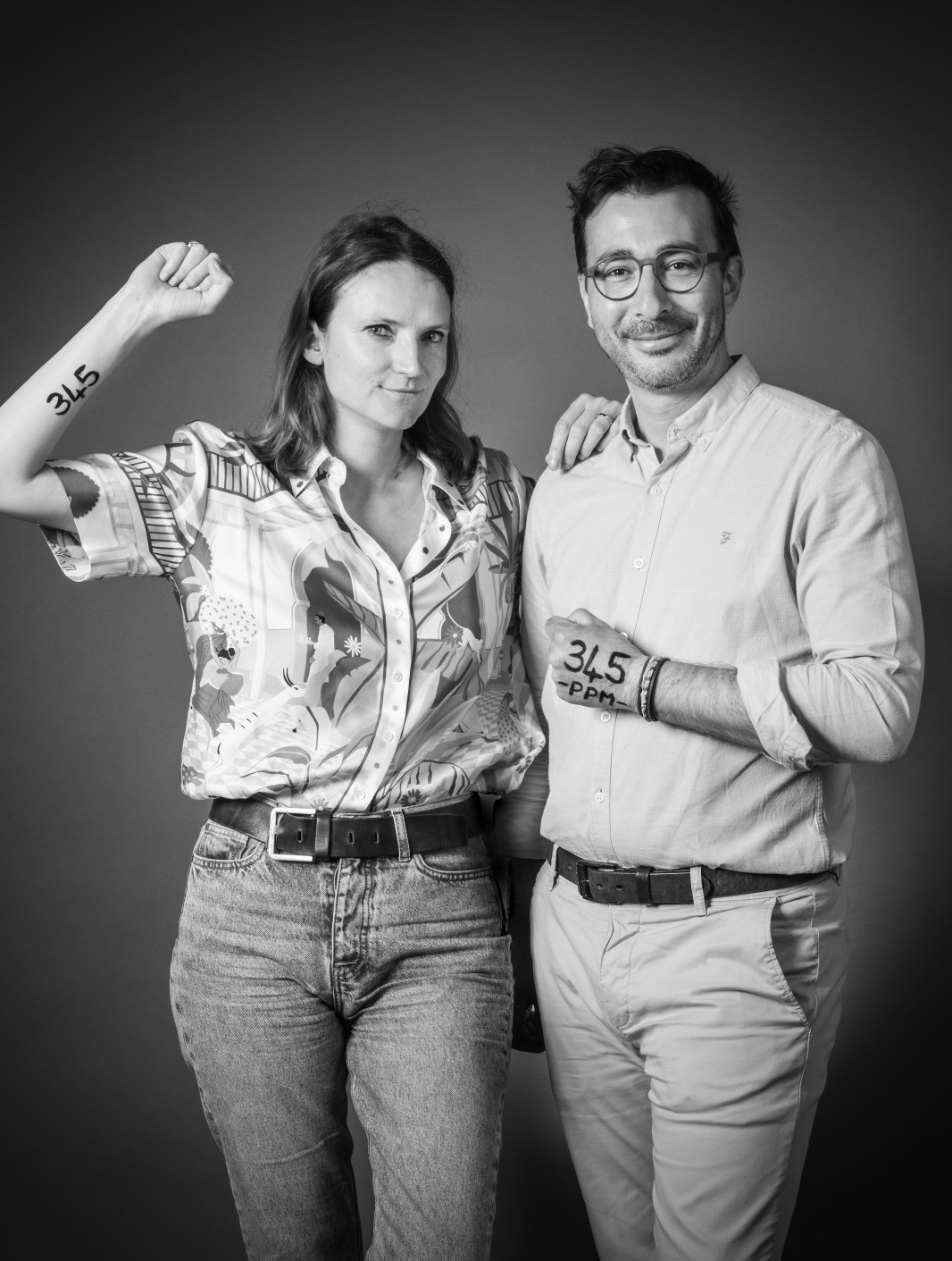 Lucie Raty et Benjamin Mousseau posent pour le projet "Born in PPM" de Mary-Lou Mauricio, en juin 2023