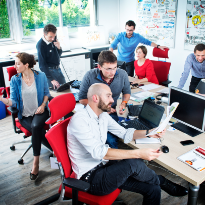 Equipe de travail heureuse
